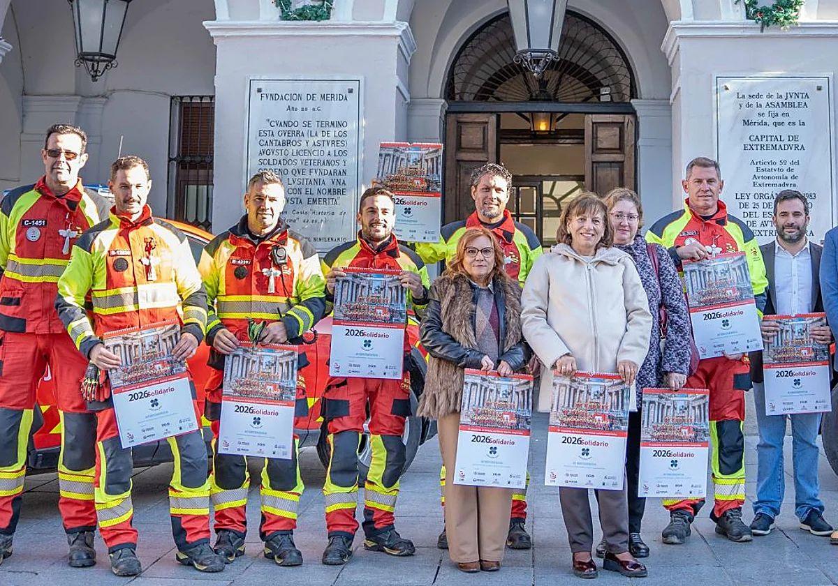 El calendario solidario de los bomberos de Mérida recaudará fondos pacientes de fibromialgia y fatiga crónica