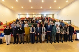 Foto de familia con los representantes de los proyectos beneficiarios en Extremadura.
