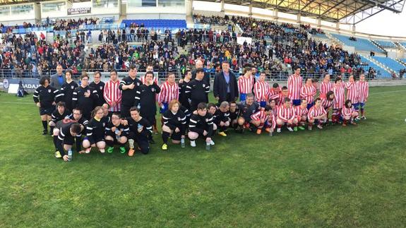 Participantes en el torneo de fútbol benéfico celebrado en el estadio Nuevo Vivero.