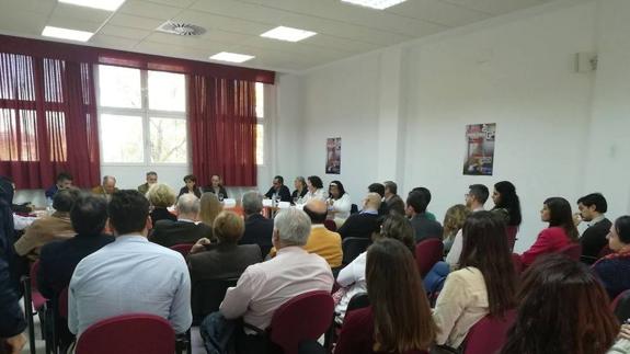 Asistentes al desayuno empresarial organizado por la entidad.