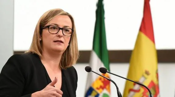 Blanca Martín durante el acto celebrado en la Asamblea de Extremadura.