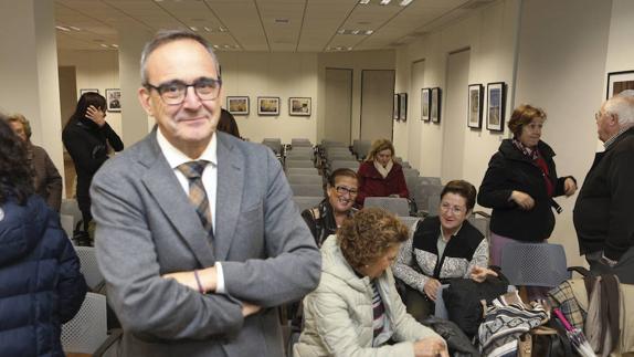 Carlos Pajuelo antes de empezar la conferencia.