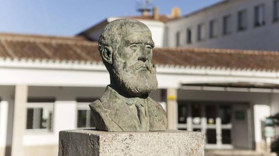 Busto de Fernando Valhondo Calaff, en la sede de la Fundación en Cáceres.