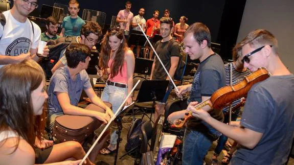 Miembros de la Orquesta Joven de Extremadura.