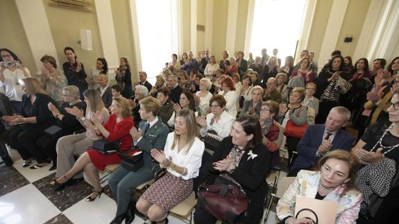 Acto de entrega de los premios del Día de la Mujer en el Ayuntamiento de Cáceres.