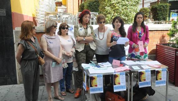 Lectura de un manifiesto en el Día de la Fibromialgia.