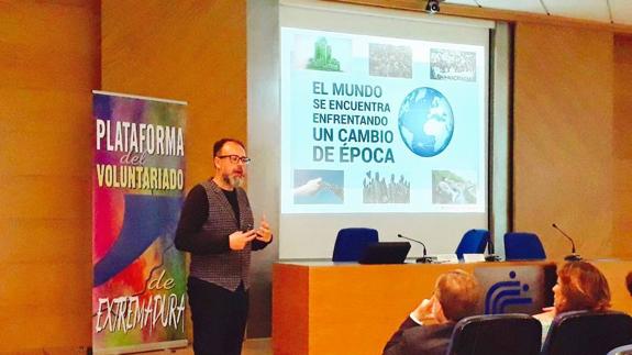Un momento de la ponencia de Santiago Cambero.
