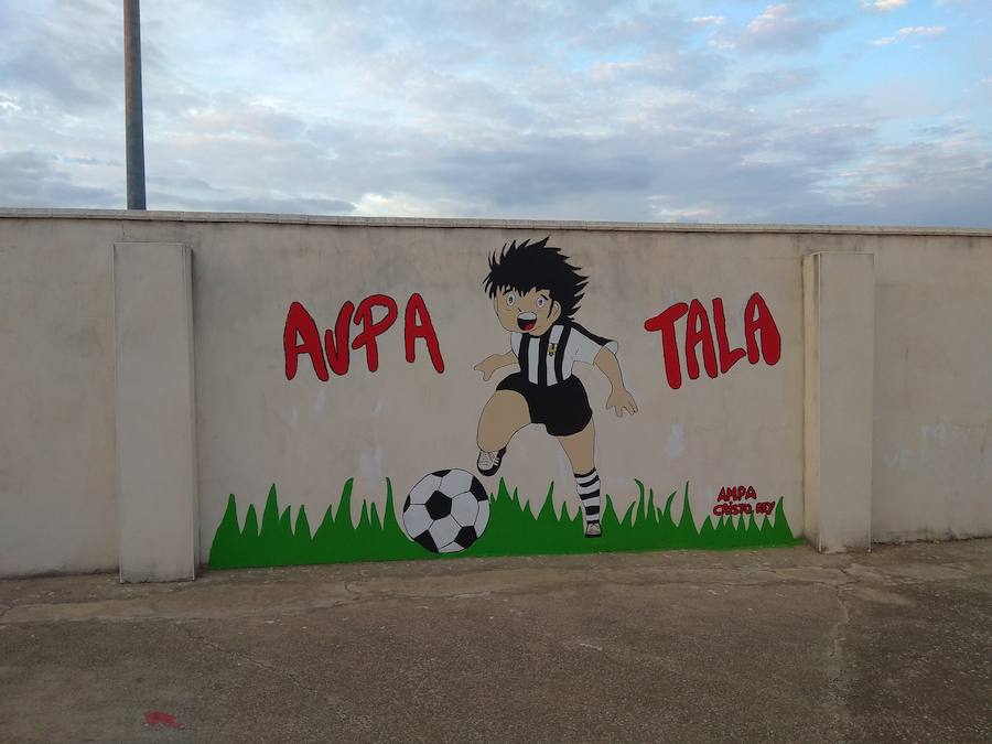 Mural realizado por alumnos del Colegio Cristo Rey en el campo municipal. 