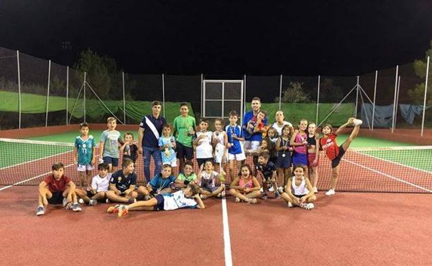 8 deportistas de la Escuela de Tenis disputan la fase final de los Judex B