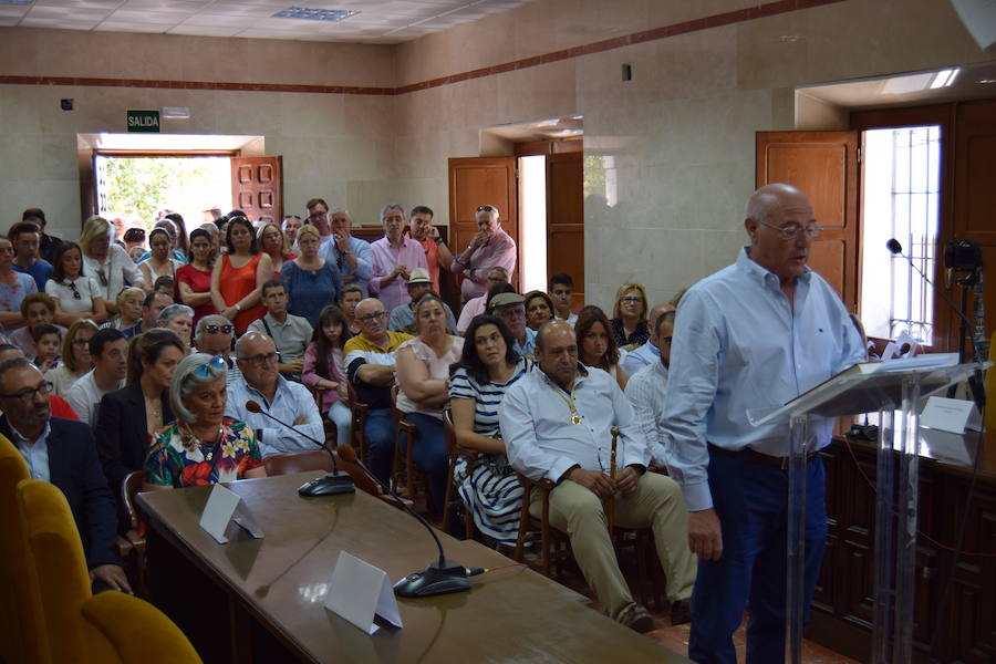 Fotos: Los concejales y el nuevo alcalde de Talayuela, Ismael Bravo, toman posesión de sus actas