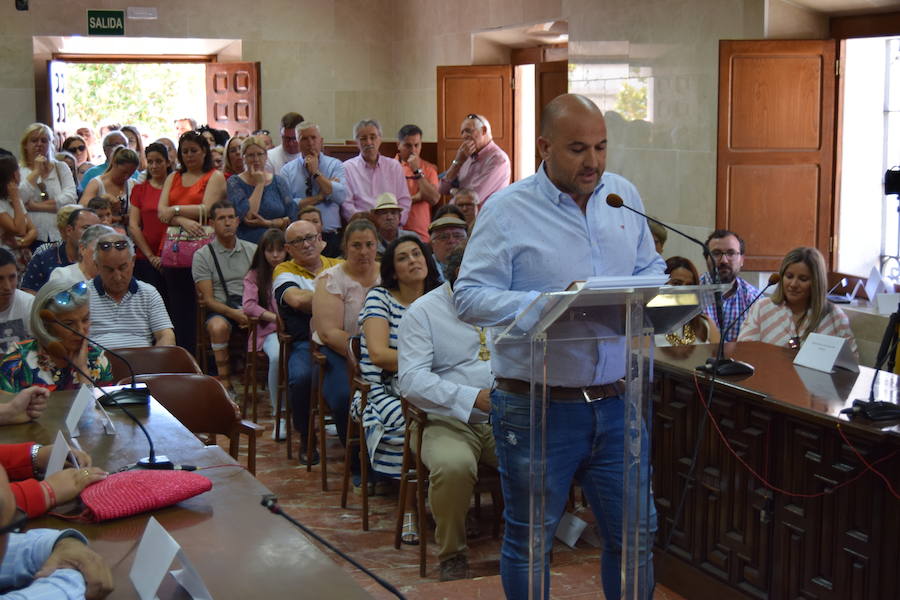 Fotos: Los concejales y el nuevo alcalde de Talayuela, Ismael Bravo, toman posesión de sus actas