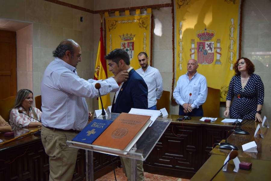 Fotos: Los concejales y el nuevo alcalde de Talayuela, Ismael Bravo, toman posesión de sus actas
