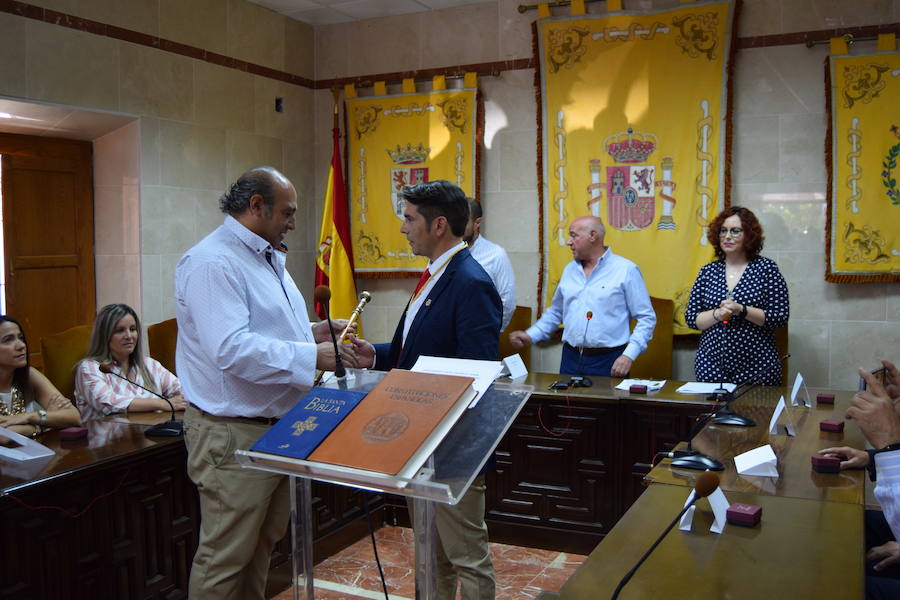 Fotos: Los concejales y el nuevo alcalde de Talayuela, Ismael Bravo, toman posesión de sus actas