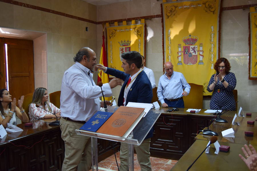 Fotos: Los concejales y el nuevo alcalde de Talayuela, Ismael Bravo, toman posesión de sus actas