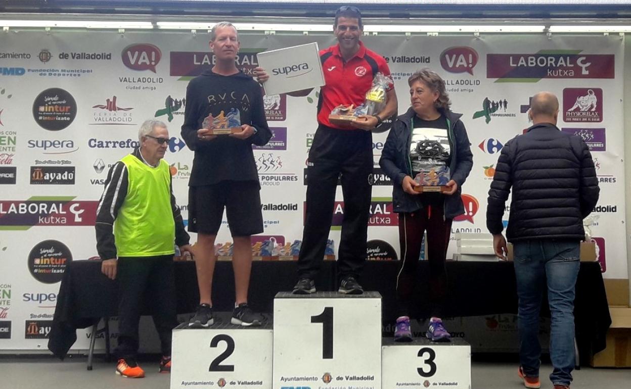 Jorge Campos, de Navalmaratón, primero de su categoría en la Media Maratón de Valladolid