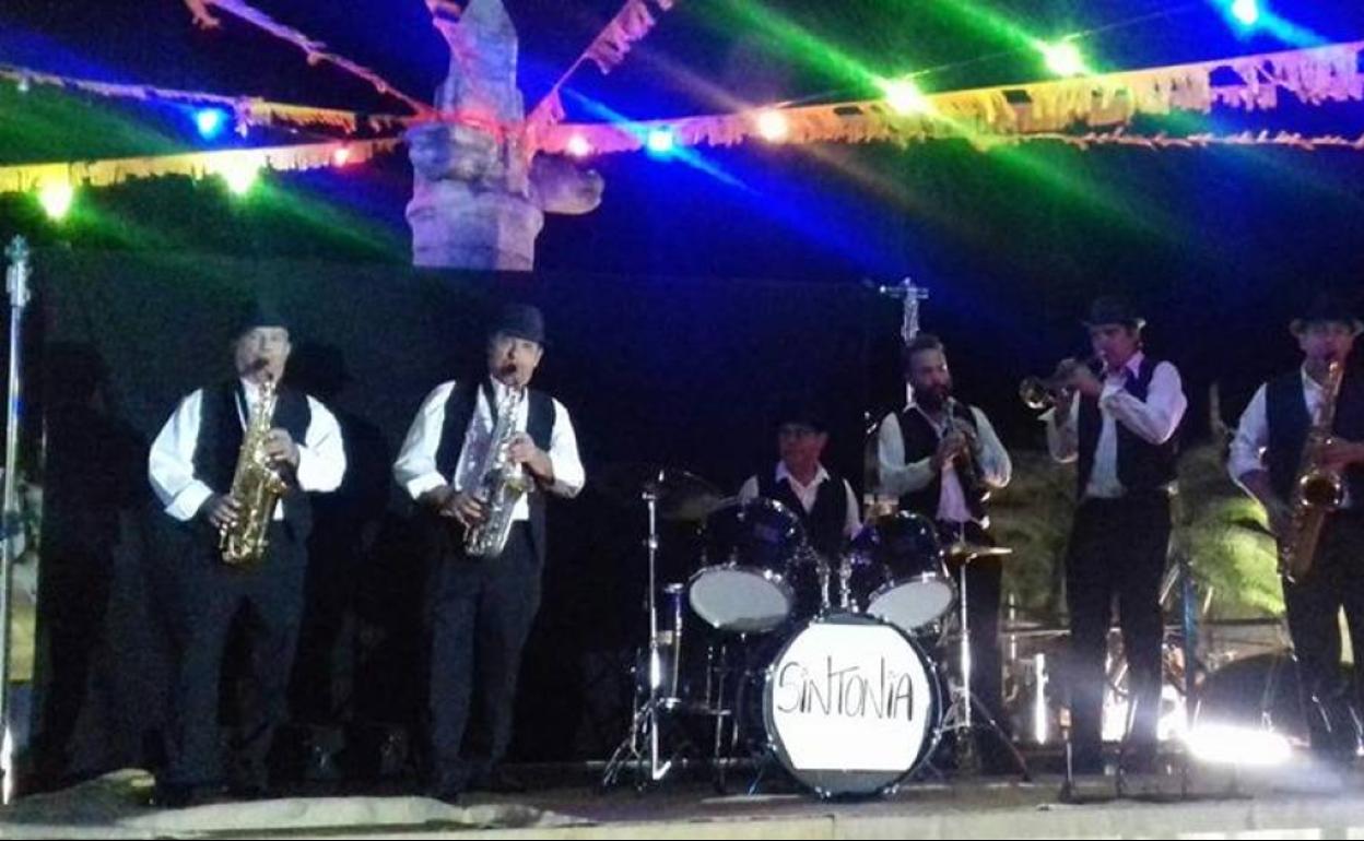 La Banda Sintonía de Talayuela participa en el rodaje de 'Chica'