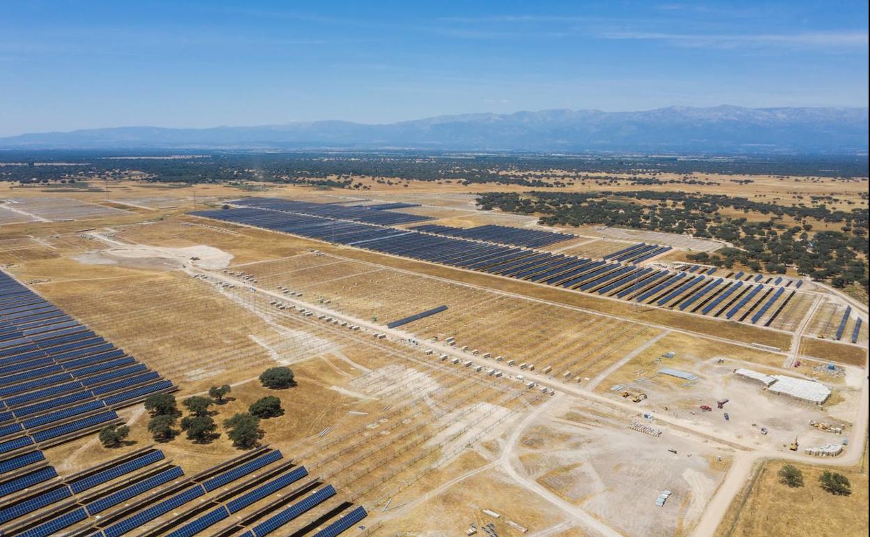 Imagen de los trabajos en la planta fotovoltaica el pasado 31 de julio. 