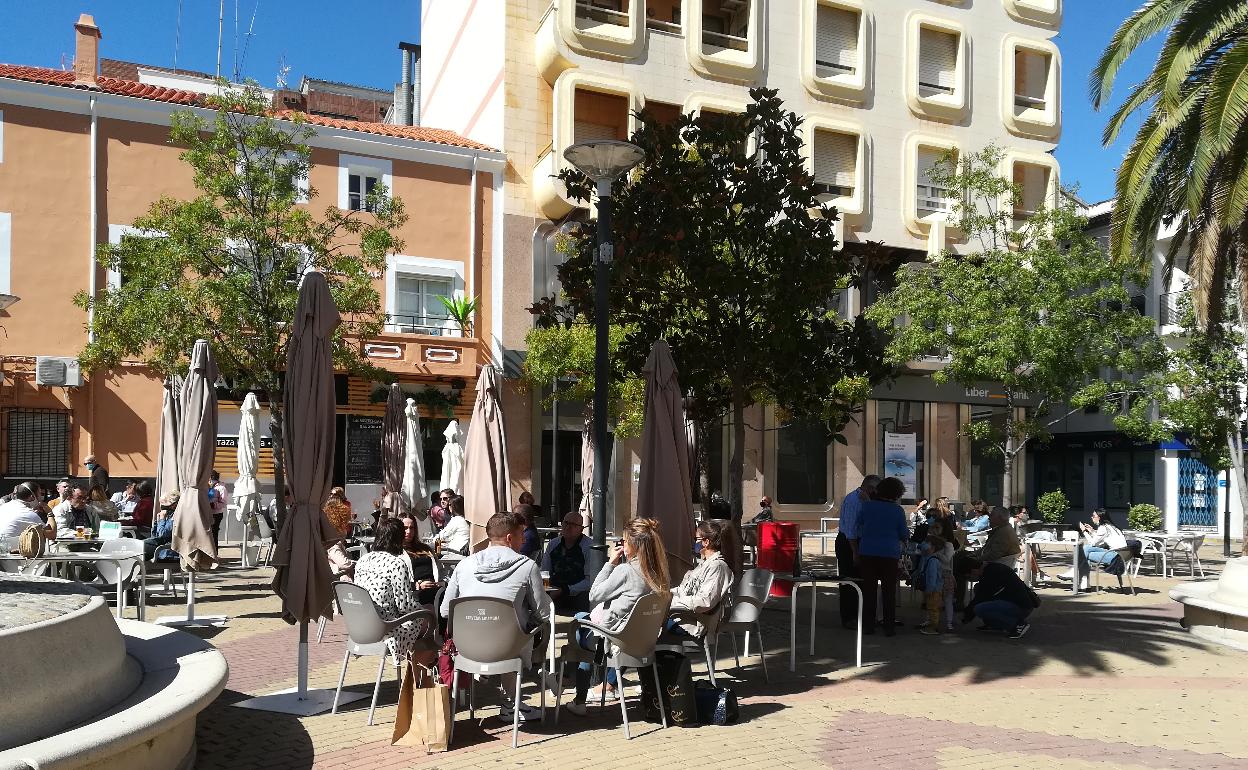 La Junta ordena el cierre del comercio no esencial y la hostelería en 16 poblaciones, entre ellas Navalmoral