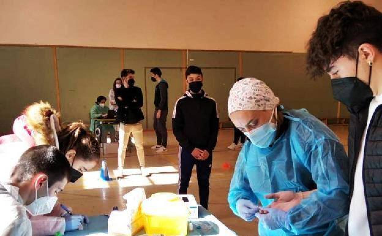 El instituto de Jarandilla utiliza la covid-19 como herramienta educativa