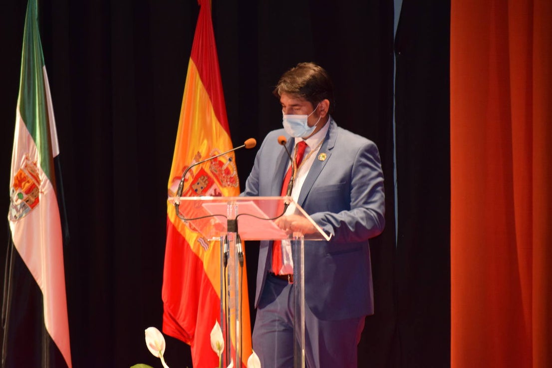 Fotos: FotoGalería Nombramiento oficial del Cronista de Talayuela y Acto homenaje a los alcaldes de la democracia