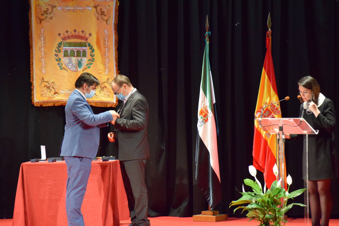 Fotos: FotoGalería Nombramiento oficial del Cronista de Talayuela y Acto homenaje a los alcaldes de la democracia
