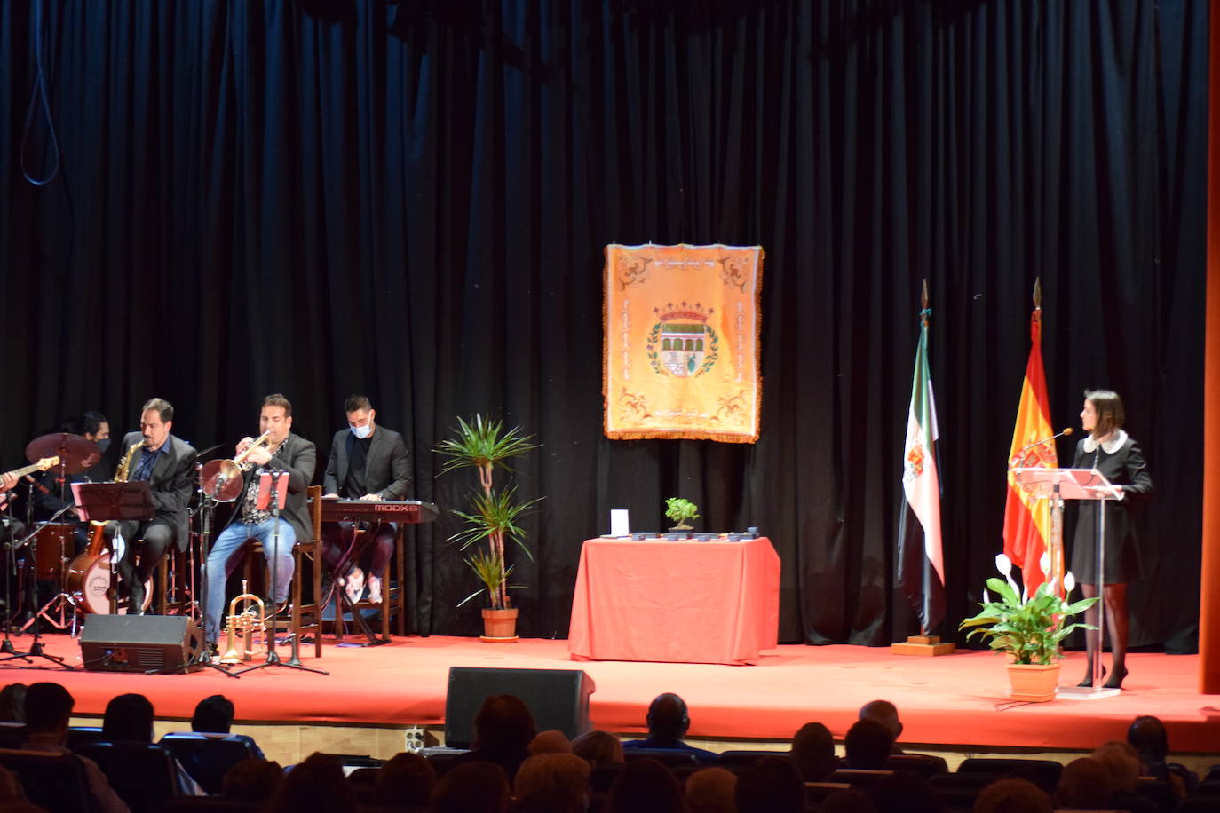 Fotos: FotoGalería Nombramiento oficial del Cronista de Talayuela y Acto homenaje a los alcaldes de la democracia