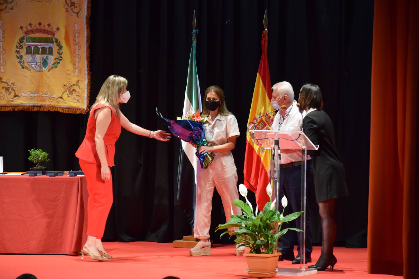 Fotos: FotoGalería Nombramiento oficial del Cronista de Talayuela y Acto homenaje a los alcaldes de la democracia