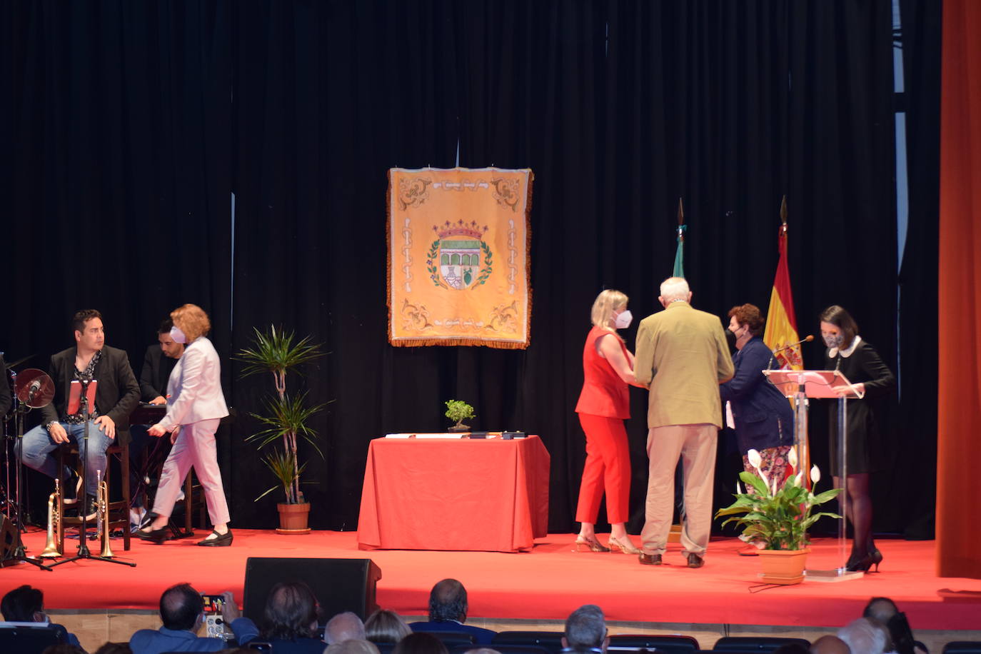 Fotos: FotoGalería Nombramiento oficial del Cronista de Talayuela y Acto homenaje a los alcaldes de la democracia