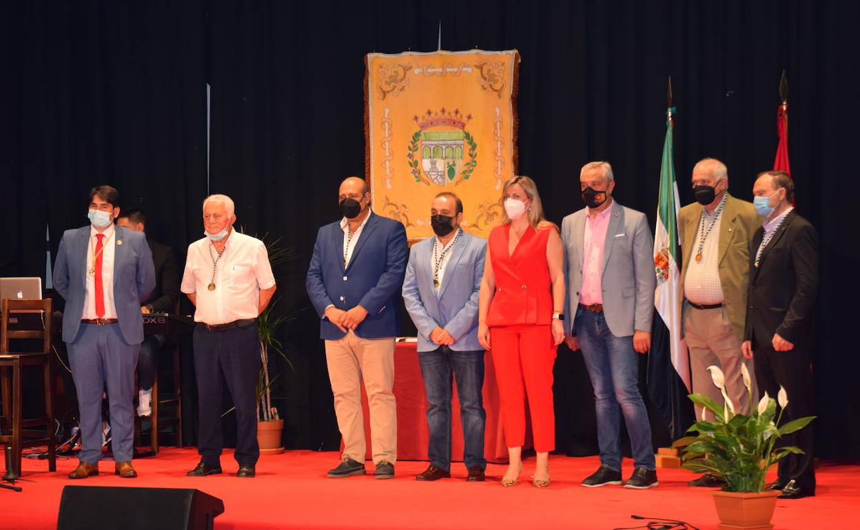 Un homenaje a los alcaldes desde 1979 para defender la democracia como el mayor valor de igualdad, libertad y solidaridad que tienen los pueblos