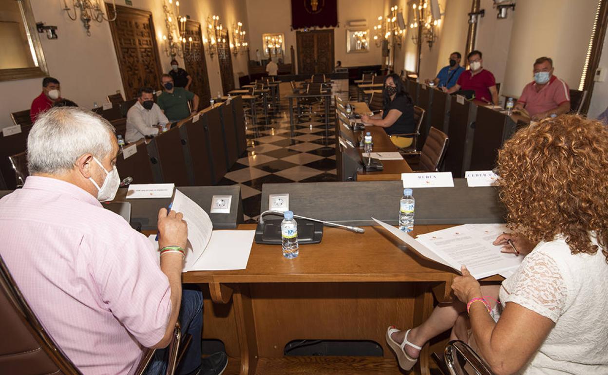 Cerca de 500 mil euros para continuar impulsando el desarrollo económico y social de las comarcas cacereñas