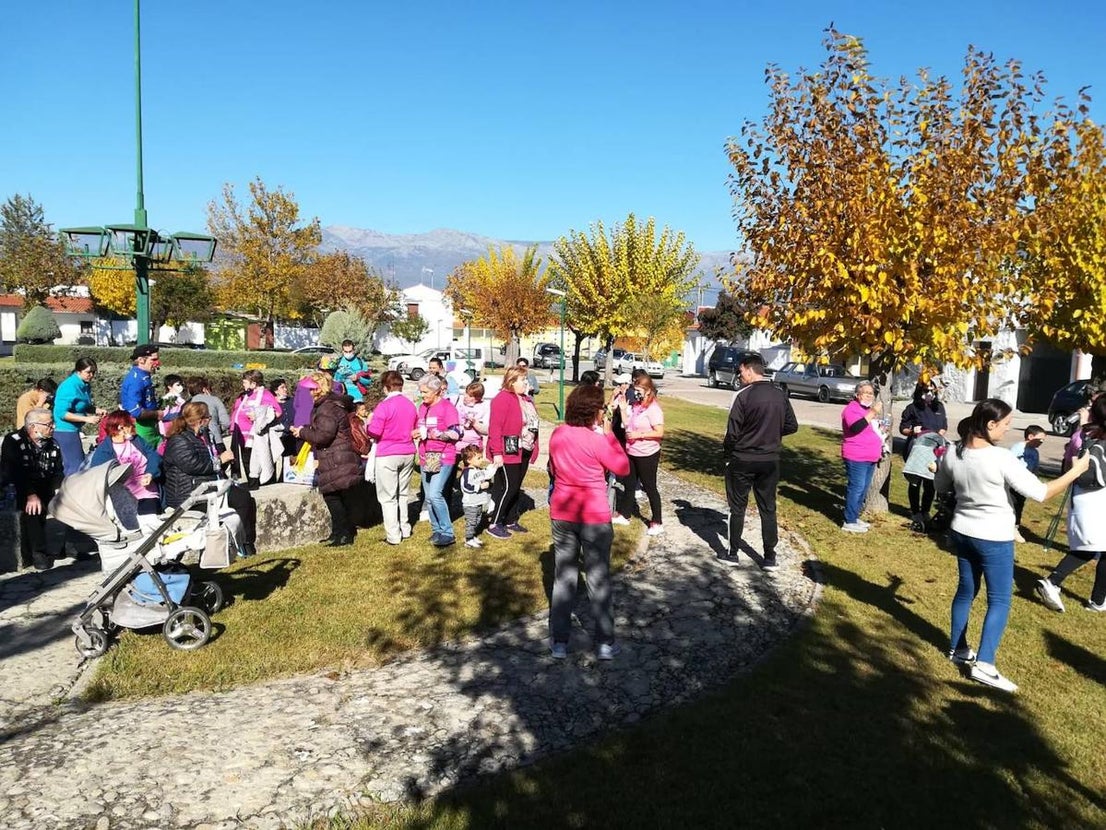 Fotos: Fotogalería Marcha Rosa en Barquilla de Pinares y Santa María de las Lomas