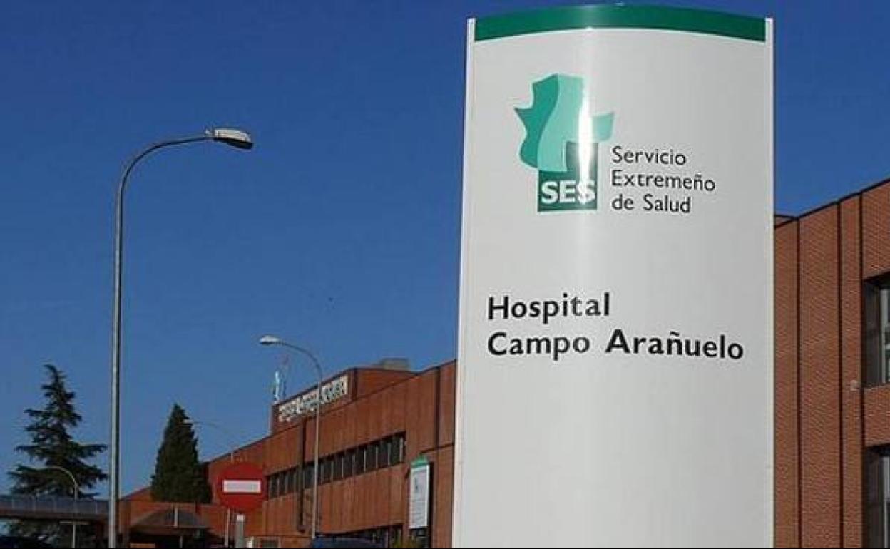 Personal sanitario del hospital se concentra al grito de «Menos jefes, más profesionales»