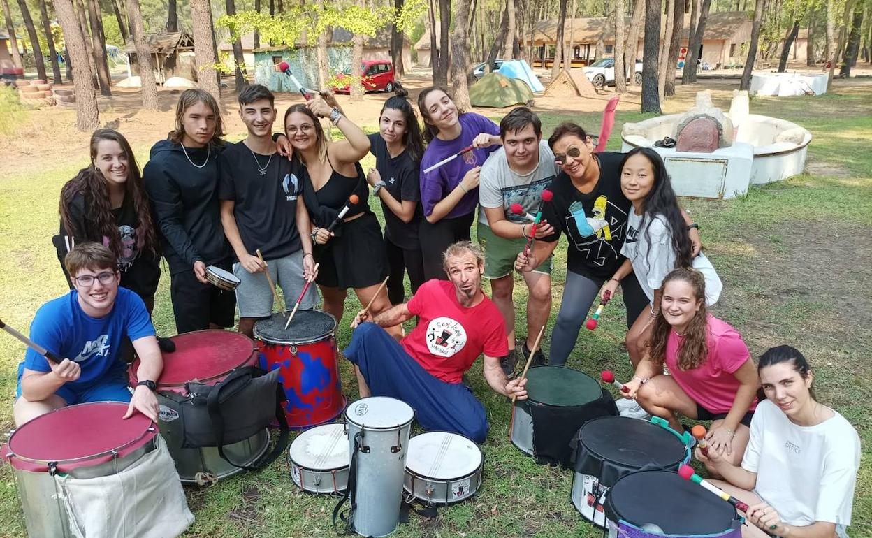 El circo a modo de pasacalles invade Talayuela esta noche