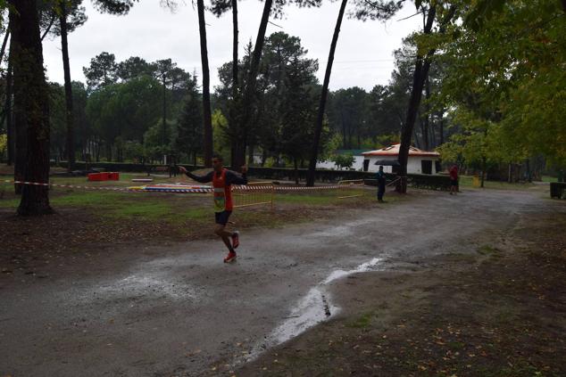 Fotos: Aned organiza la primera edición de la carrera popular 'Pinar de Talayuela'