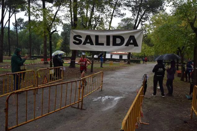 Fotos: Aned organiza la primera edición de la carrera popular &#039;Pinar de Talayuela&#039;