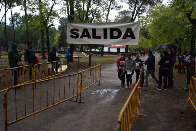 Fotos: Aned organiza la primera edición de la carrera popular 'Pinar de Talayuela'
