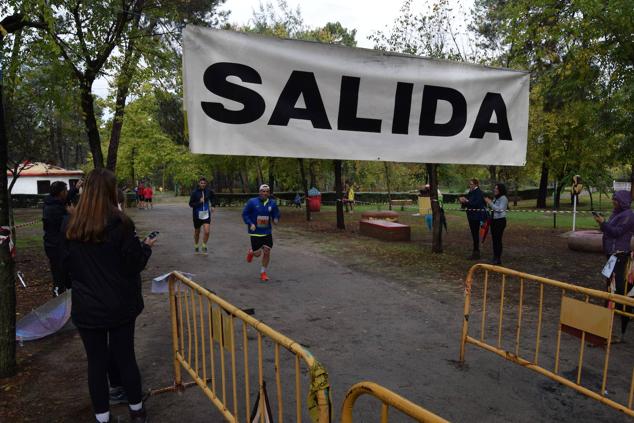 Fotos: Aned organiza la primera edición de la carrera popular 'Pinar de Talayuela'