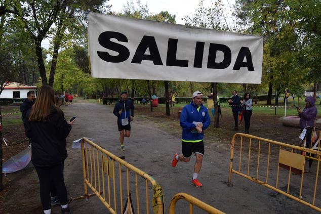 Fotos: Aned organiza la primera edición de la carrera popular 'Pinar de Talayuela'