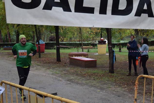 Fotos: Aned organiza la primera edición de la carrera popular 'Pinar de Talayuela'