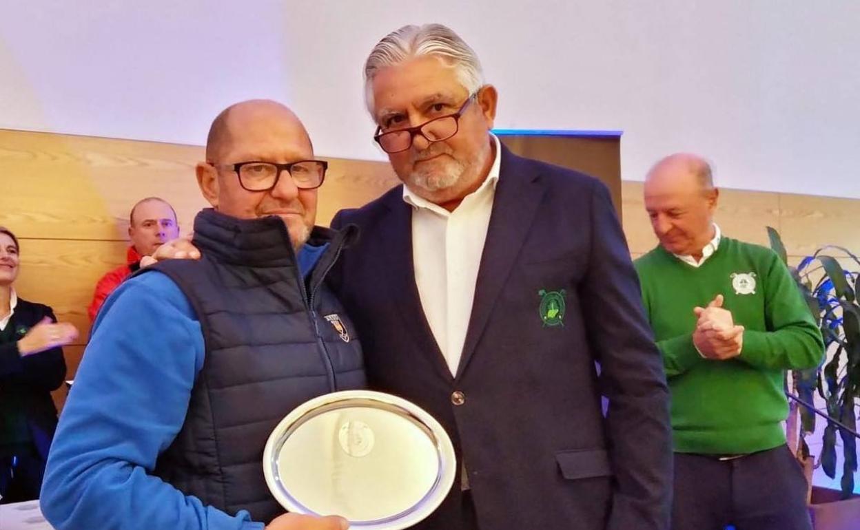 La Fexgolf rinde homenaje a Ángel Pérez