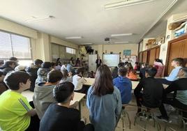 Alumnos del Gonzalo Encabo reciben la visita de la Comunidad de Regantes
