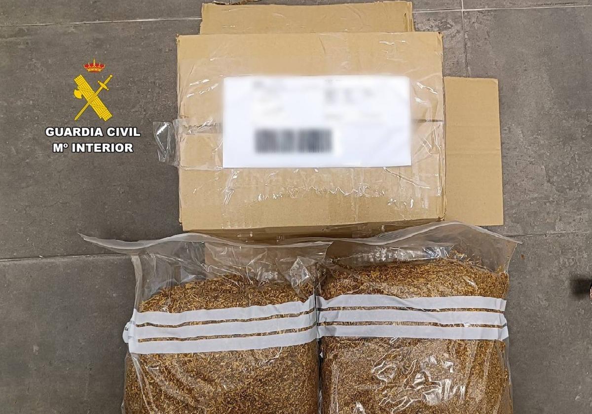 Tres personas detenidas y una investigada por su supuesta implicación en robos en explotaciones agrícolas y venta ilegal de tabaco