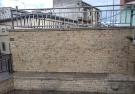 Las primeras pintadas en limpiarse han sido las del parque Juanjo.