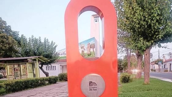 Barquilla de Pinares ya tiene su monolito que le identifica como 'Pueblo de Luz'