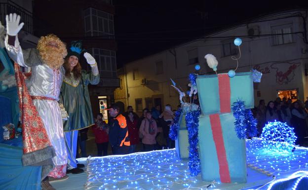 Llegan los Reyes Magos en la tradicional cabalgata