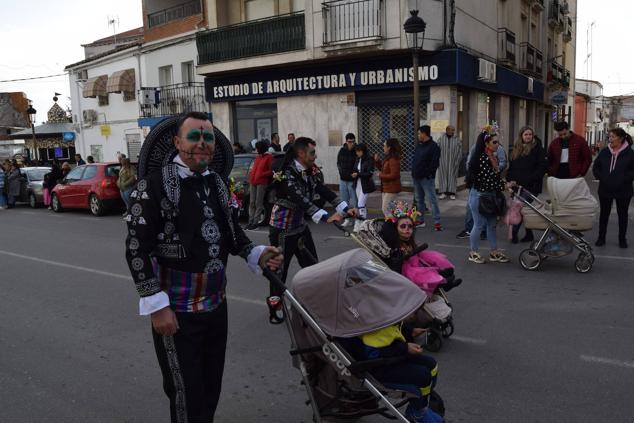 Fotos: Desfile de carrozas y comparsas Talayuela 2023