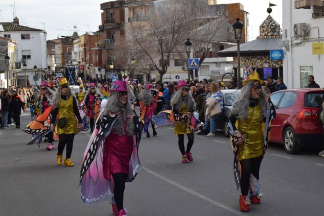 Fotos: Desfile de carrozas y comparsas Talayuela 2023