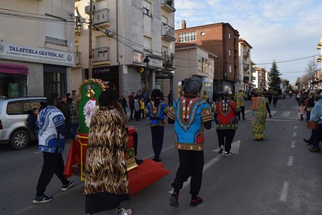 Fotos: Desfile de carrozas y comparsas Talayuela 2023