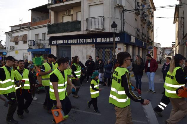 Fotos: Desfile de carrozas y comparsas Talayuela 2023