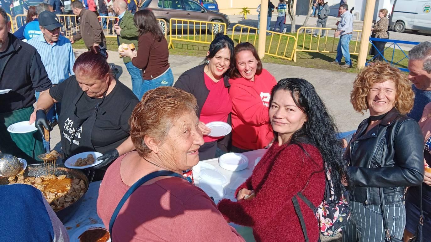 Barquilla de Pinares celebra su tradicional matanza anual